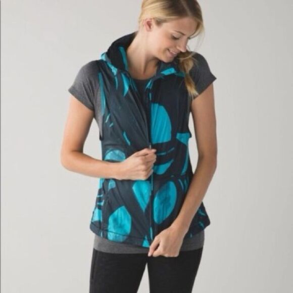 Lululemon “Pack it” vest Women's Blue Patterned size 2 - Picture 3 of 16